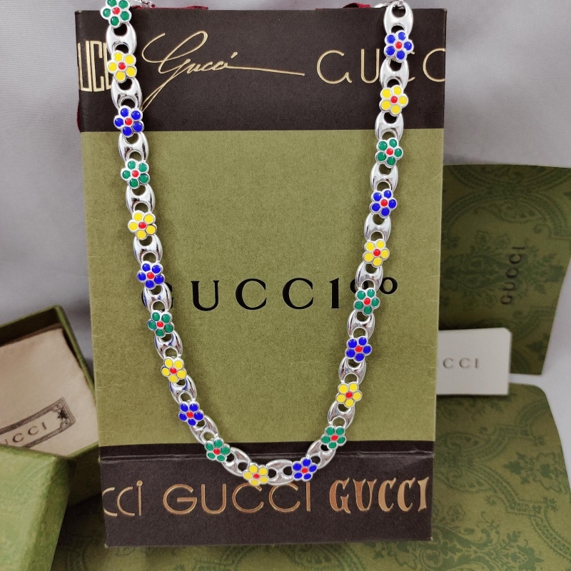 G*u*i necklaces